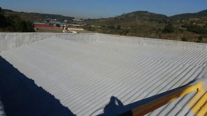 Aislamiento térmico exterior de una cubierta de uralita