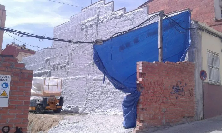 Proyección de poliuretano en una pared medianera — foto 1