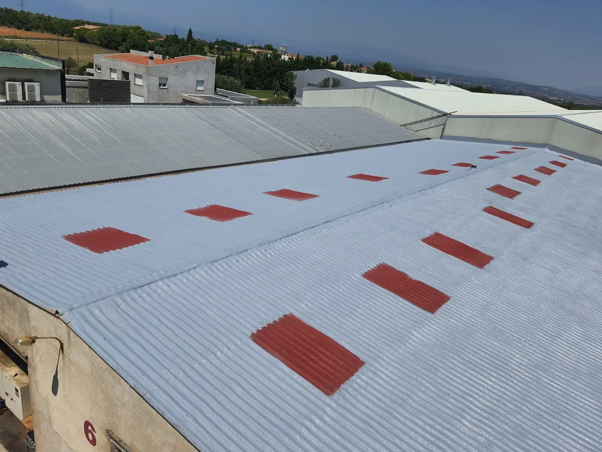 Recubrimiento térmico impermeable de una cubierta galvanizada y uralita — foto 1